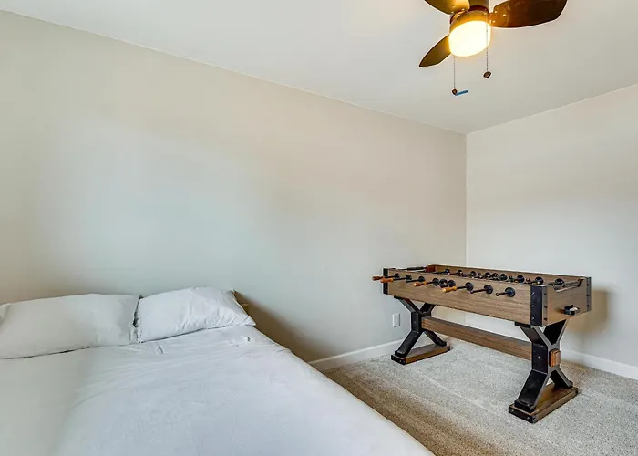 Private Pool & Yard: Family Gem Near Asu! Holiday home *
